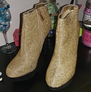 NWOT Gold Glitter Platform Heels with Suede Soles